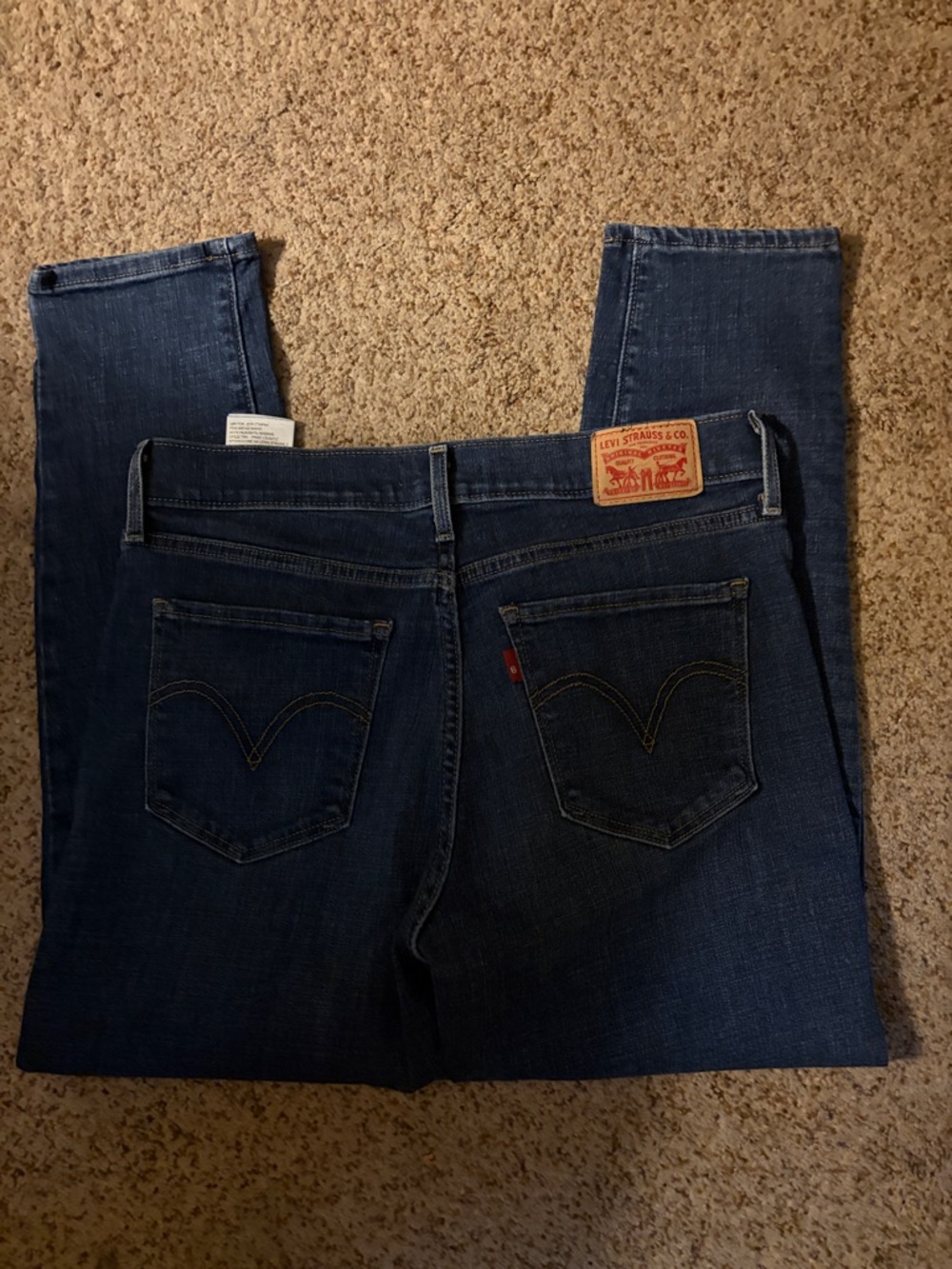 Levi”s Classic crop Dark Wash Jeans Blue inseam 25” like new size 10 - Picture 4 of 4